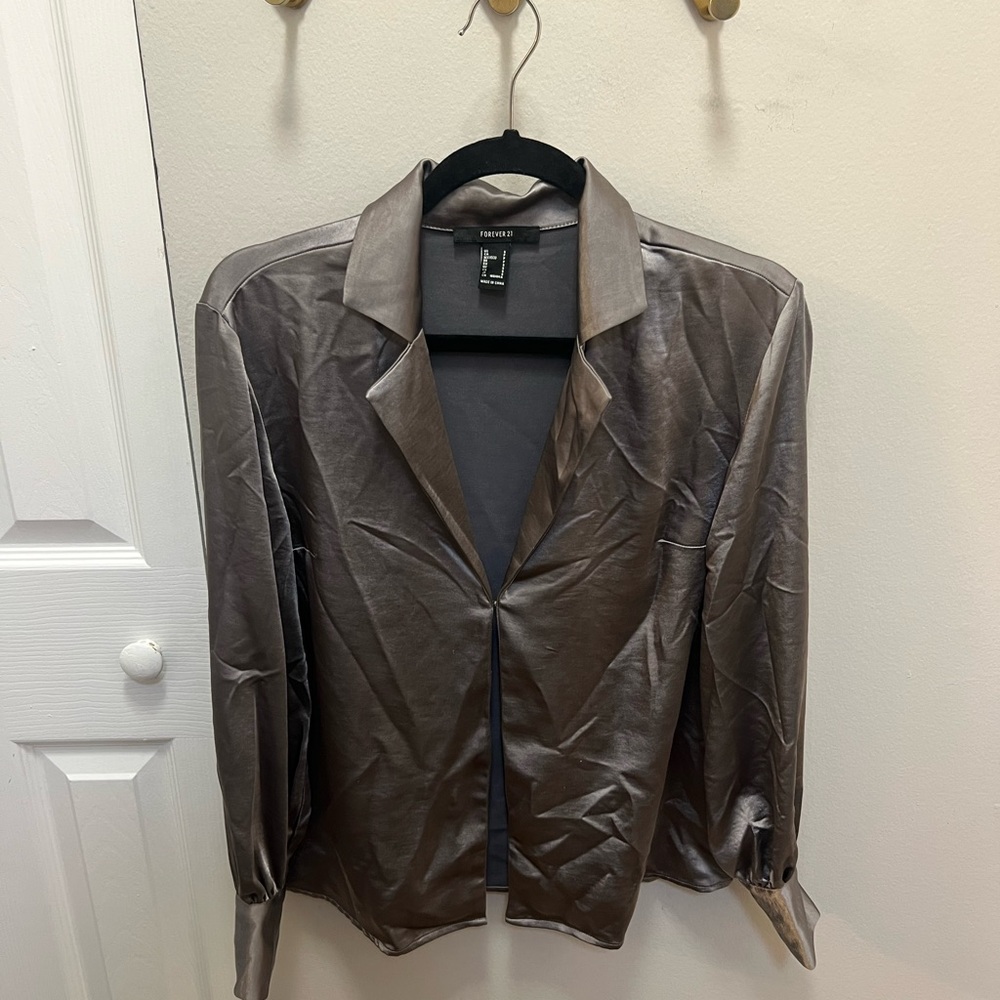 Forever 21 Women's Metallic Gray Top